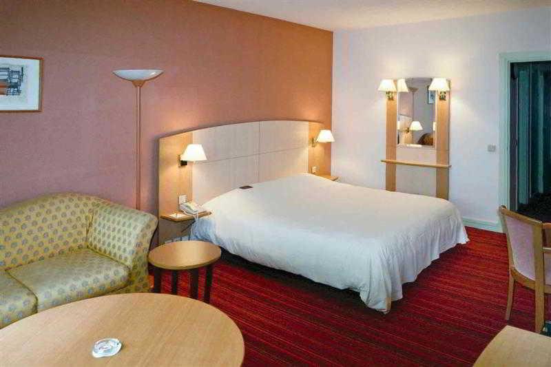 Mercure Besancon Parc Micaud - Hotel & Bar מראה חיצוני תמונה